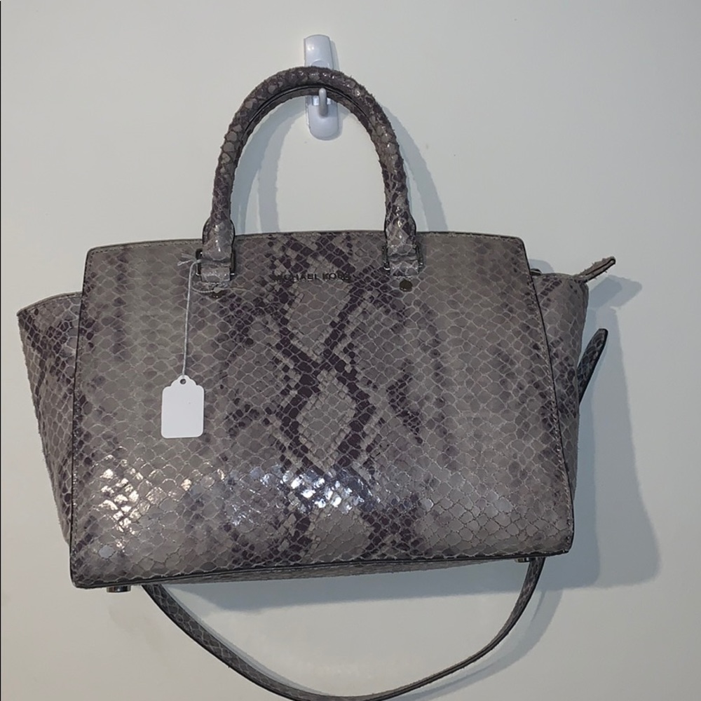 Medium Sized Michael Kors Bag w/ Dust Cover